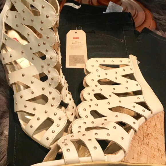 Pink Key Rose Gold Studded White Wedges - Picture 2 of 6